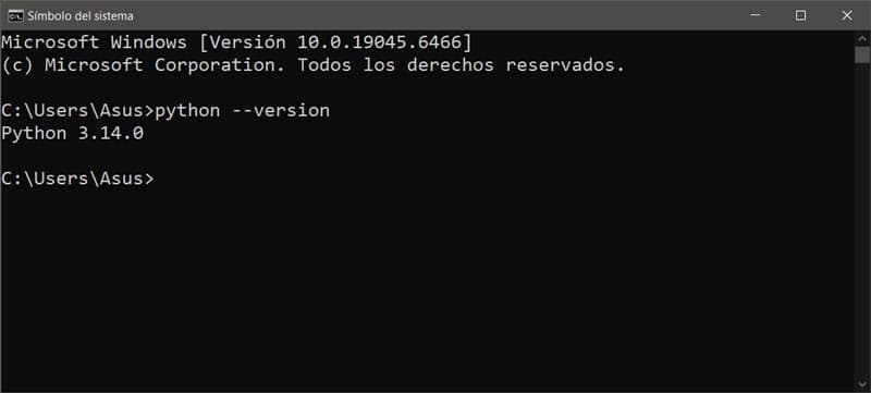 Terminal mostrando la versión de Python instalada